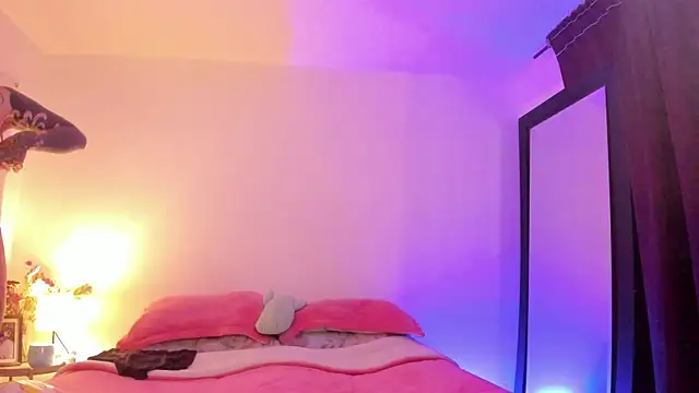 Alessamoth online show from December 18, 2025, 9:43 pm