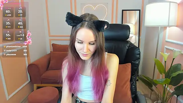 Snapshot of Clare__Florence chatting on March 21, 2025, 7:35 pm Clare Florence online show from March 21, 2025, 7:35 pm