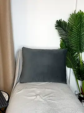 Eire Spencer online show from December 4, 2025, 4:44 am