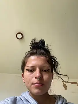 Snapshot of val_zx chatting on June 24, 2026, 3:11 pm val zx online show from June 24, 2026, 3:11 pm