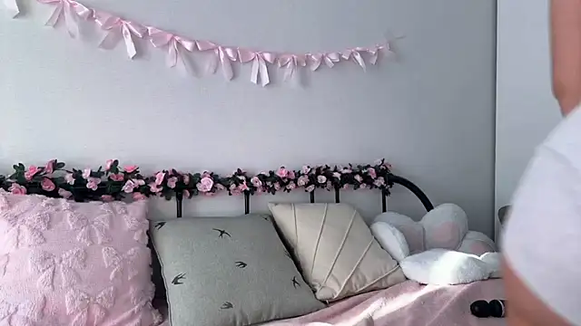 Anna Six online show from April 1, 2026, 3:51 am