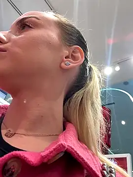 AlexisWhit online show from November 1, 2025, 8:49 am