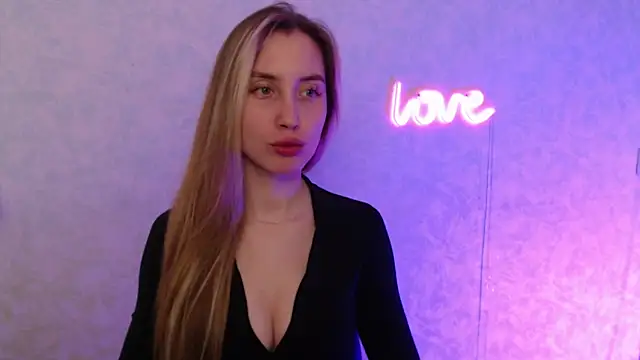 MiaMoore333 online show from March 18, 2025, 10:36 am