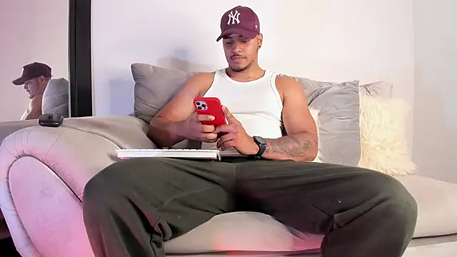 AshtonnSummer online show from September 16, 2025, 5:25 pm