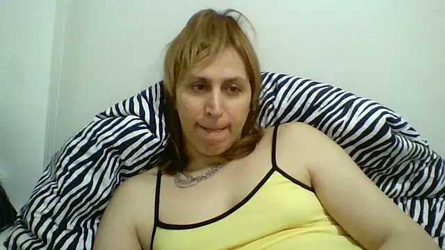 Snapshot of ChewyCandy chatting on March 18, 2025, 4:04 am ChewyCandy online show from March 18, 2025, 4:04 am
