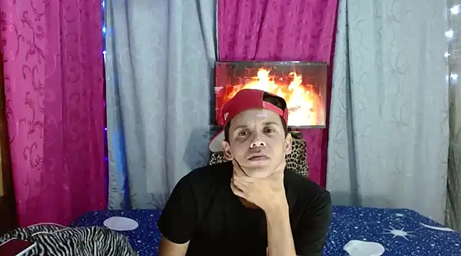 Snapshot of Hidden_Fantasies chatting on March 19, 2025, 12:48 am Hidden Fantasies online show from March 19, 2025, 12:48 am