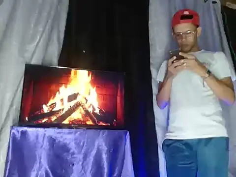 Snapshot of Hidden_Fantasies chatting on November 4, 2025, 11:04 pm Hidden Fantasies online show from November 4, 2025, 11:04 pm