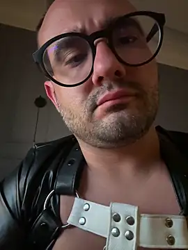 Snapshot of SavagesGN chatting on October 29, 2025, 10:33 pm SavagesGN online show from October 29, 2025, 10:33 pm