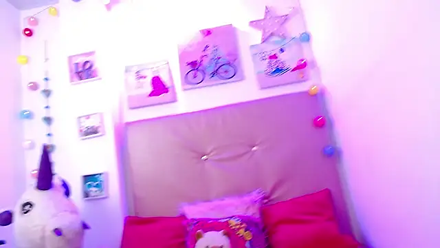 lili roussi online show from March 12, 2025, 3:02 am