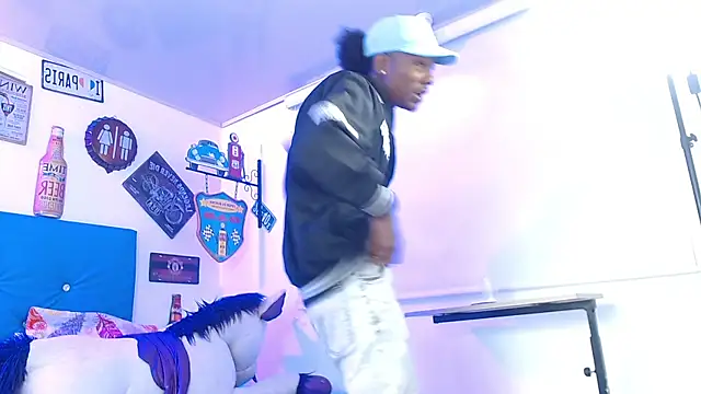 lili roussi online show from March 26, 2026, 6:57 pm