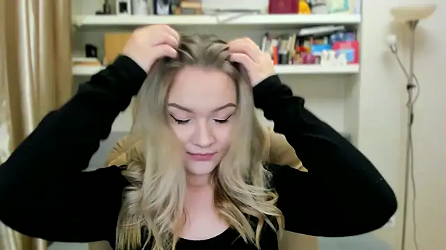 Kara Smith  online show from November 30, 2025, 10:58 pm