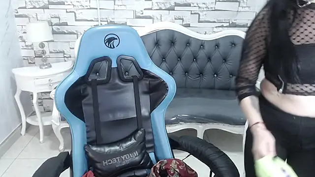 valeria a1 online show from November 18, 2025, 2:28 am