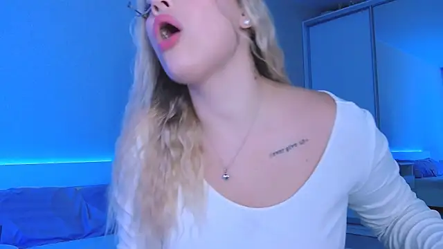 Snapshot of DIANAxxxDIAMOND chatting on October 4, 2025, 7:17 am DIANAxxxDIAMOND online show from October 4, 2025, 7:17 am