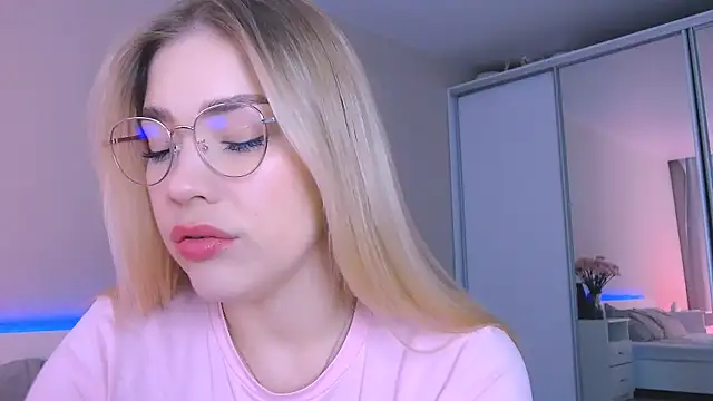 Snapshot of DIANAxxxDIAMOND chatting on October 11, 2025, 8:13 am DIANAxxxDIAMOND online show from October 11, 2025, 8:13 am