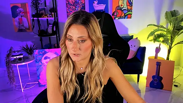 Snapshot of SarahAlluring chatting on October 19, 2025, 11:55 am SarahAlluring online show from October 19, 2025, 11:55 am