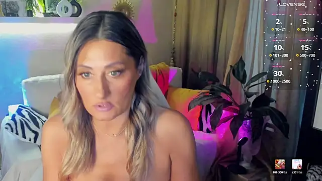 SarahAlluring online show from May 25, 2026, 4:13 pm