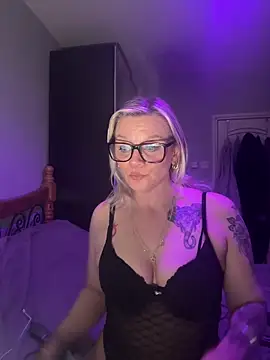 Curvy-Cleo online show from February 17, 2026, 9:43 pm