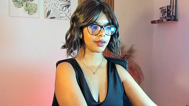 Snapshot of Milabrown_ chatting on October 9, 2025, 6:17 pm Milabrown  online show from October 9, 2025, 6:17 pm