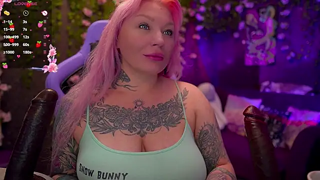 Snapshot of BlackedBarbie chatting on October 17, 2025, 12:52 pm BlackedBarbie online show from October 17, 2025, 12:52 pm