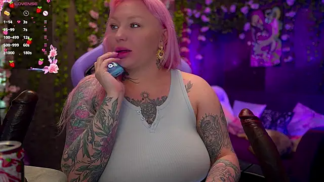 Snapshot of BlackedBarbie chatting on October 18, 2025, 7:36 pm BlackedBarbie online show from October 18, 2025, 7:36 pm