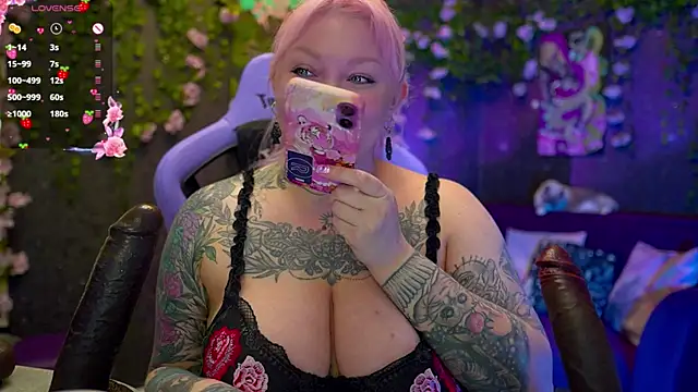 Snapshot of BlackedBarbie chatting on October 22, 2025, 6:51 pm BlackedBarbie online show from October 22, 2025, 6:51 pm