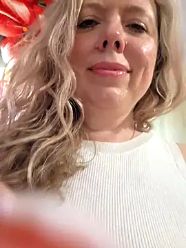 Snapshot of Irina3718 chatting on May 16, 2026, 10:36 am Irina3718 online show from May 16, 2026, 10:36 am