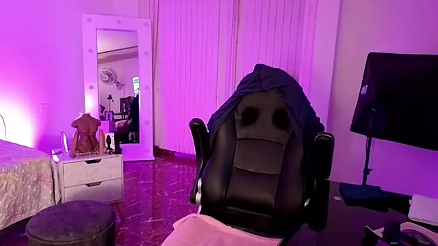 cory chasecol888 online show from October 4, 2025, 4:54 am