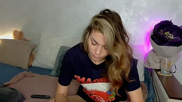 SweetDarling7 online show from December 3, 2025, 11:19 am