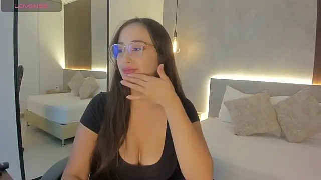 sophia martinezz  online show from February 16, 2026, 7:10 pm