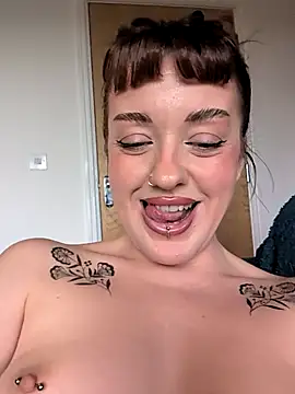 Snapshot of Petite_Juicy_Olive chatting on May 9, 2026, 8:08 am Petite Juicy Olive online show from May 9, 2026, 8:08 am