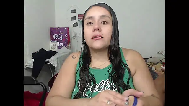 Snapshot of nicky_andcamil chatting on October 9, 2025, 1:47 am nicky andcamil online show from October 9, 2025, 1:47 am