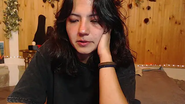 Snapshot of Asaray_T chatting on June 6, 2026, 1:21 am Asaray T online show from June 6, 2026, 1:21 am