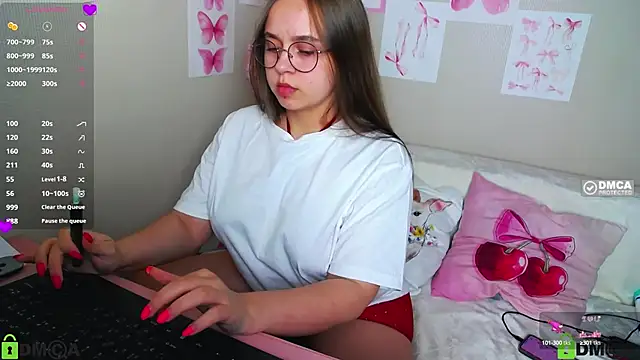 Snapshot of Lilysweet13 chatting on September 19, 2025, 2:07 pm Lilysweet13 online show from September 19, 2025, 2:07 pm