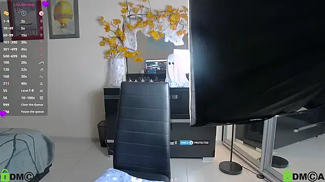 Snapshot of Lilysweet13 chatting on October 29, 2025, 11:23 am Lilysweet13 online show from October 29, 2025, 11:23 am