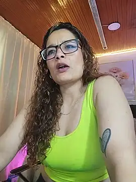 Snapshot of Rose_Thompson1 chatting on June 2, 2026, 1:35 pm Rose Thompson1 online show from June 2, 2026, 1:35 pm