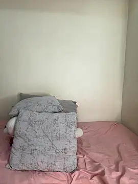 Ivelleee  online show from November 14, 2025, 9:35 pm