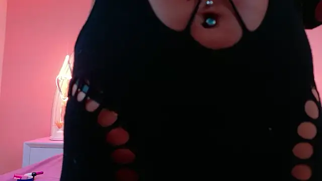 CamilaJohnston online show from December 5, 2025, 4:58 pm