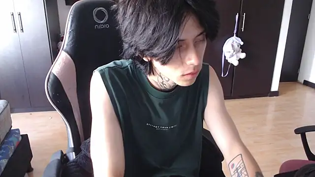 xIce Boy online show from December 15, 2025, 1:26 pm