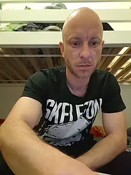 Snapshot of svenpfeifer chatting on May 9, 2026, 1:44 am svenpfeifer online show from May 9, 2026, 1:44 am