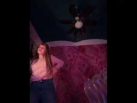 Snapshot of LoganPeny chatting on January 18, 2026, 6:06 am LoganPeny online show from January 18, 2026, 6:06 am