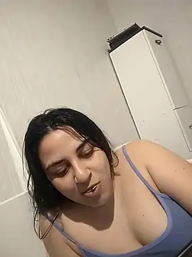 Snapshot of Veramaia chatting on March 13, 2025, 3:39 pm Veramaia online show from March 13, 2025, 3:39 pm