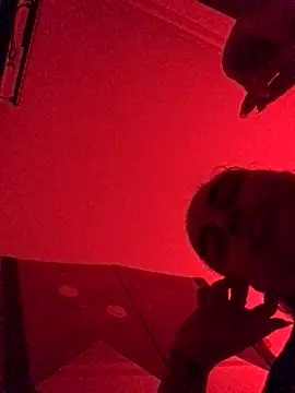 Snapshot of Veramaia chatting on November 19, 2025, 2:22 am Veramaia online show from November 19, 2025, 2:22 am