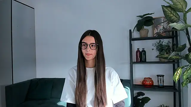 SunnCoote online show from March 12, 2025, 1:40 pm