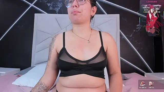 JulietSofia online show from May 18, 2026, 8:03 pm