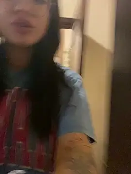 Karen Holmss online show from March 13, 2025, 10:21 pm