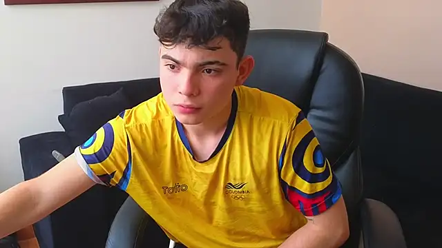 lukeboyce33 online show from September 23, 2025, 4:43 pm