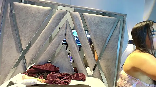 Alice 26  online show from December 4, 2025, 1:53 pm