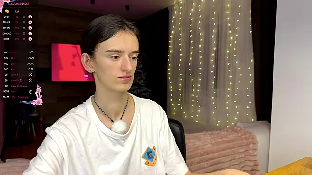 TwinTemptations online show from December 2, 2025, 9:32 pm