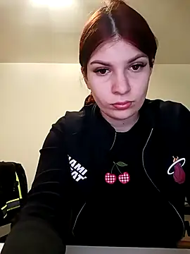 Snapshot of MeCherryy chatting on April 23, 2026, 4:42 pm MeCherryy online show from April 23, 2026, 4:42 pm