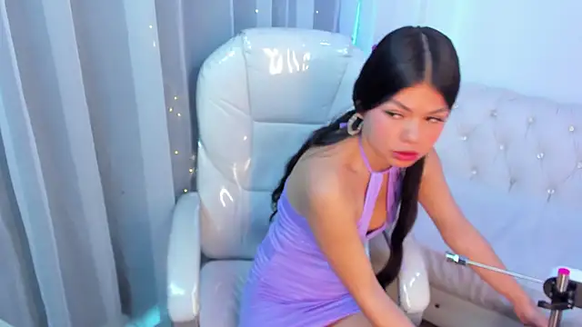 Pretty Johnson  online show from October 16, 2025, 12:39 pm